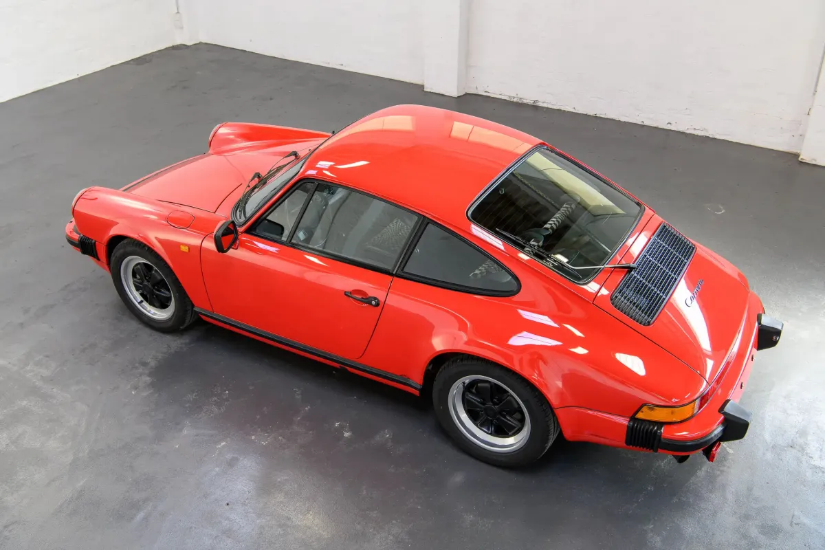 Porsche Carrera 3.2 Coupé - Schrägansicht