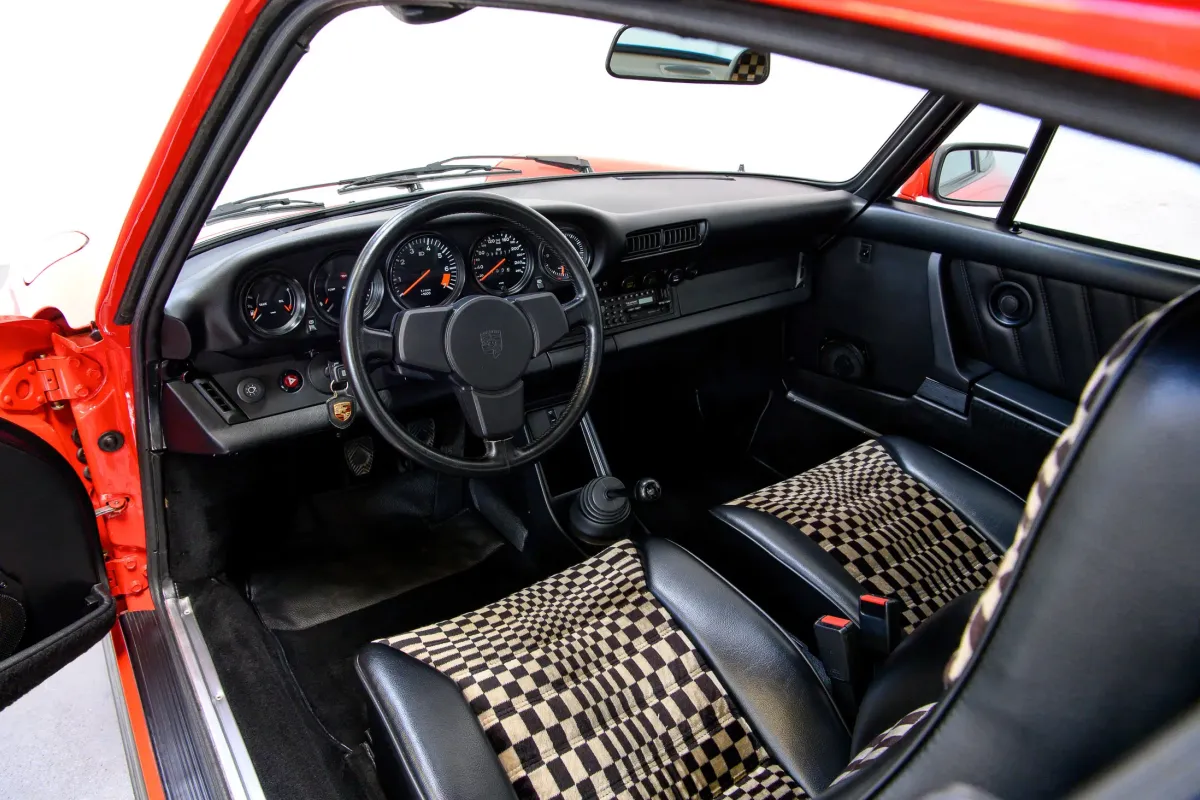 Porsche Carrera 3.2 Coupé - Interior