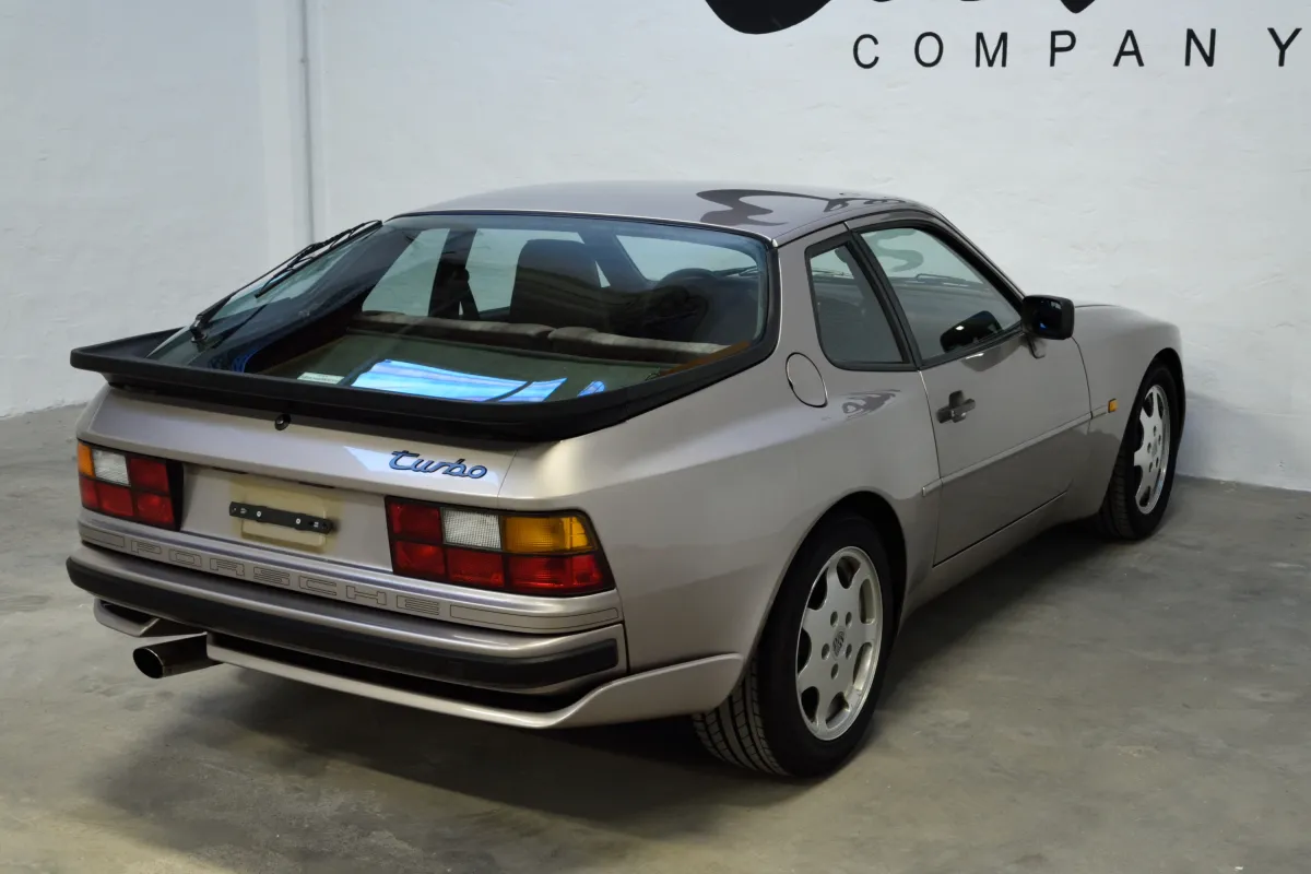 Porsche 944 Turbo S 