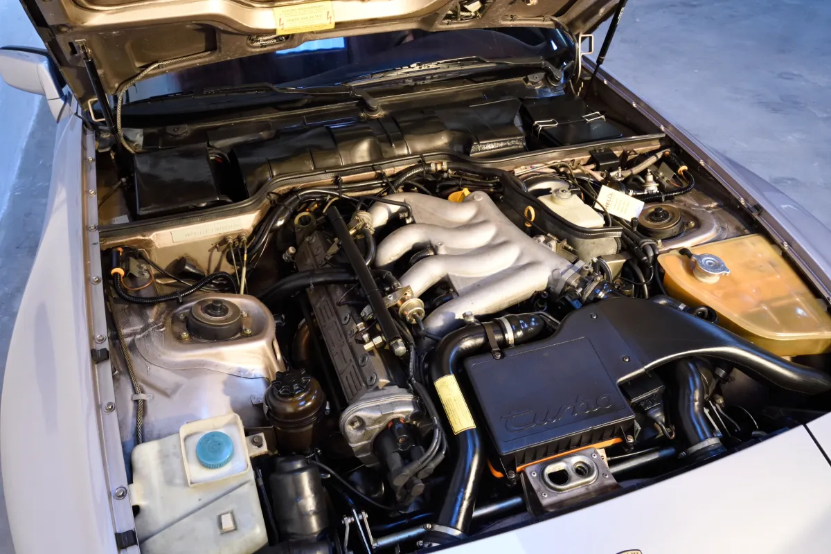 Porsche 944 Turbo S 