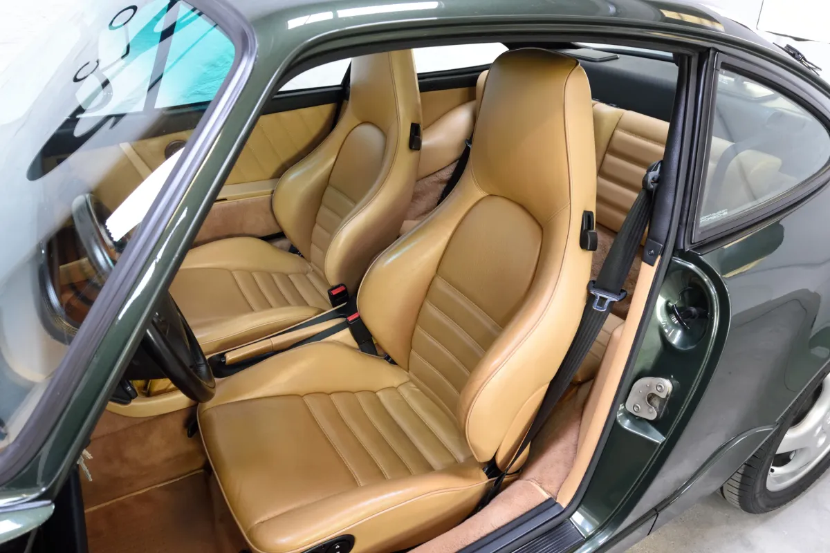 Porsche 964 Carrera 2 oakgreen