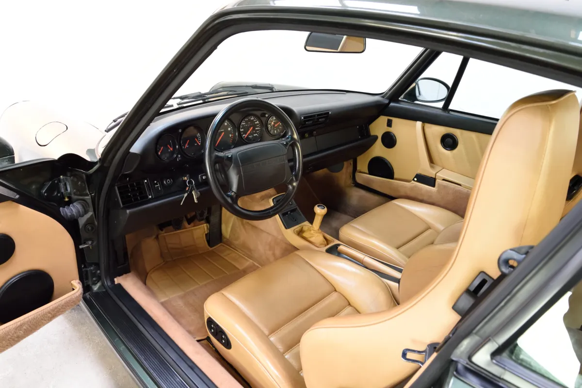 Porsche 964 Carrera 2 oakgreen