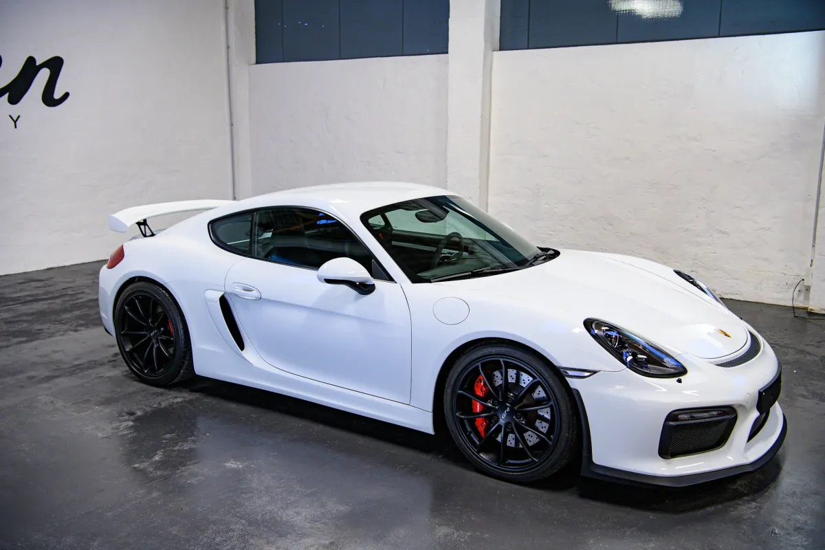 Porsche Cayman GT4