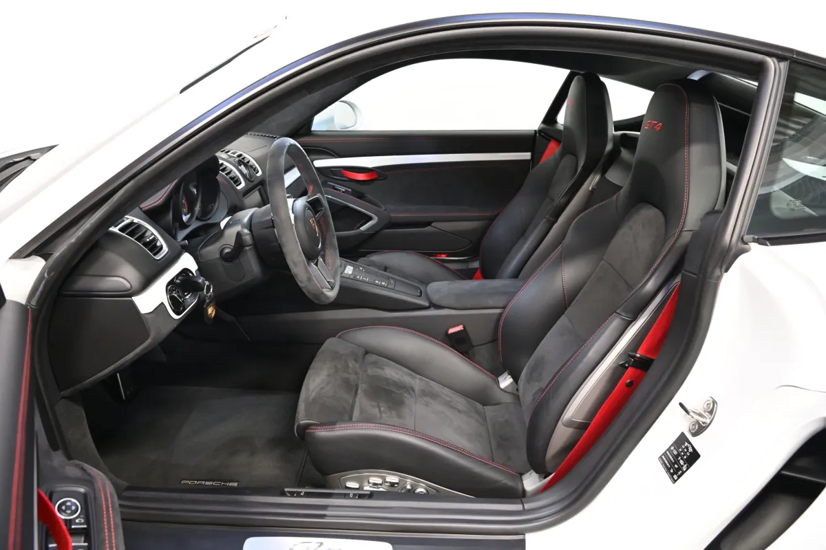 Porsche Cayman GT4