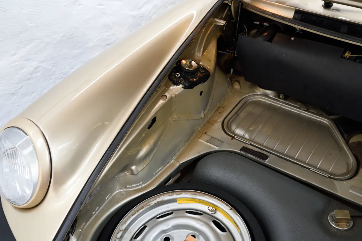 Porsche 911 light bronze