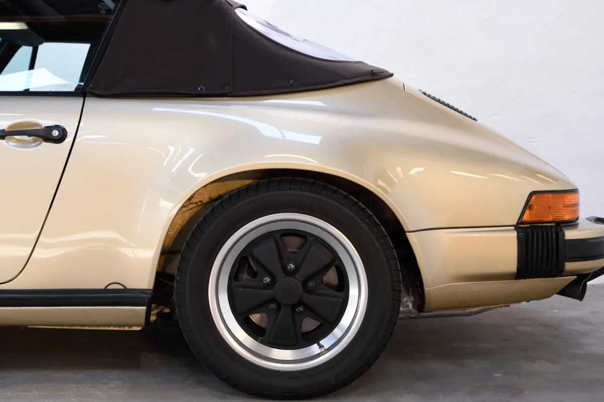 Porsche 911 light bronze