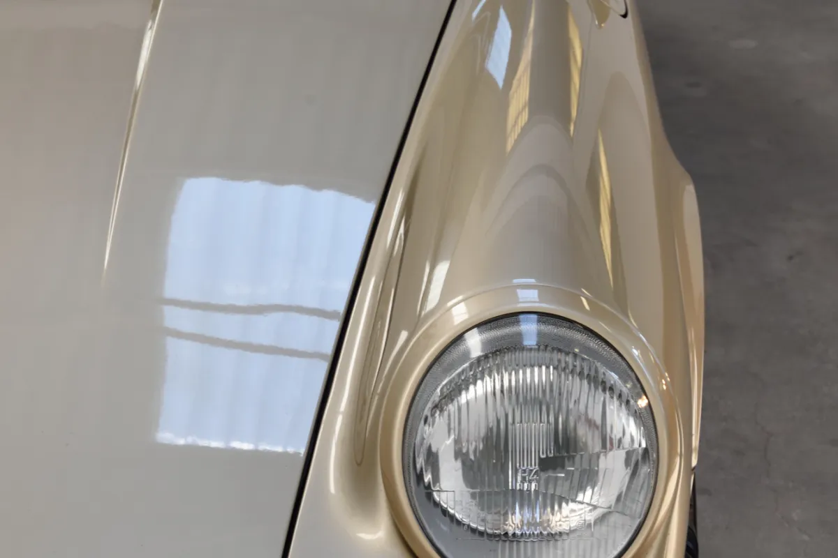 Porsche 911 light bronze