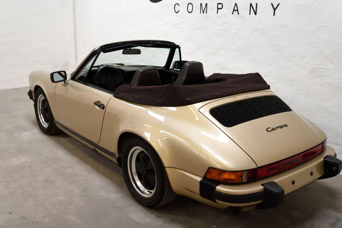 Porsche 911 light bronze