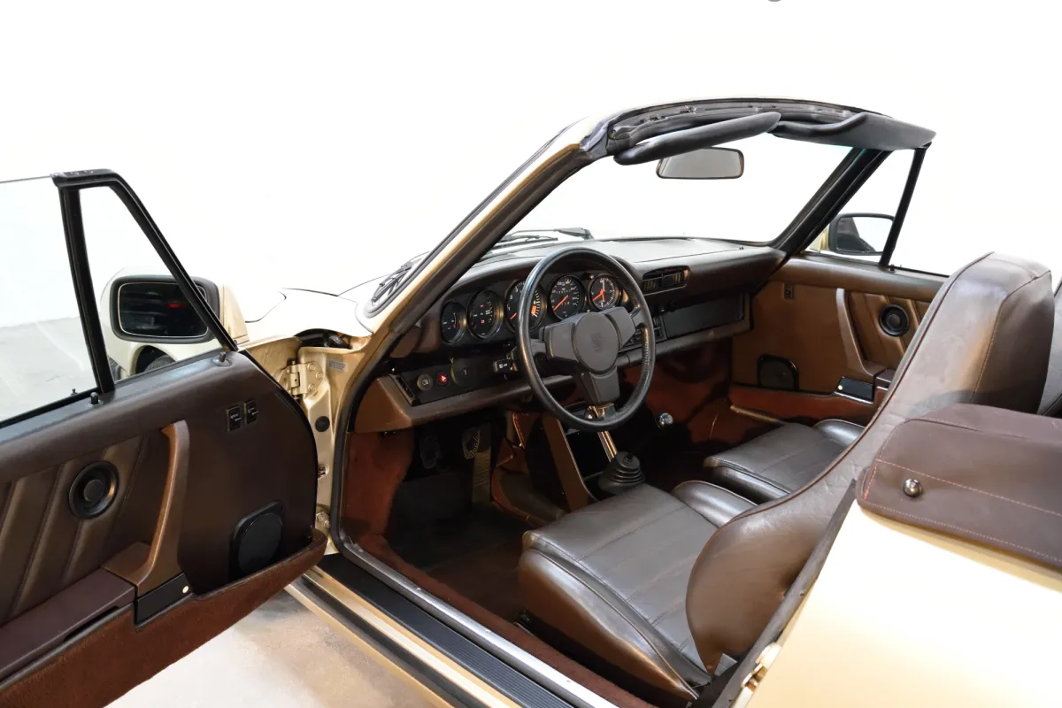 Porsche 911 light bronze