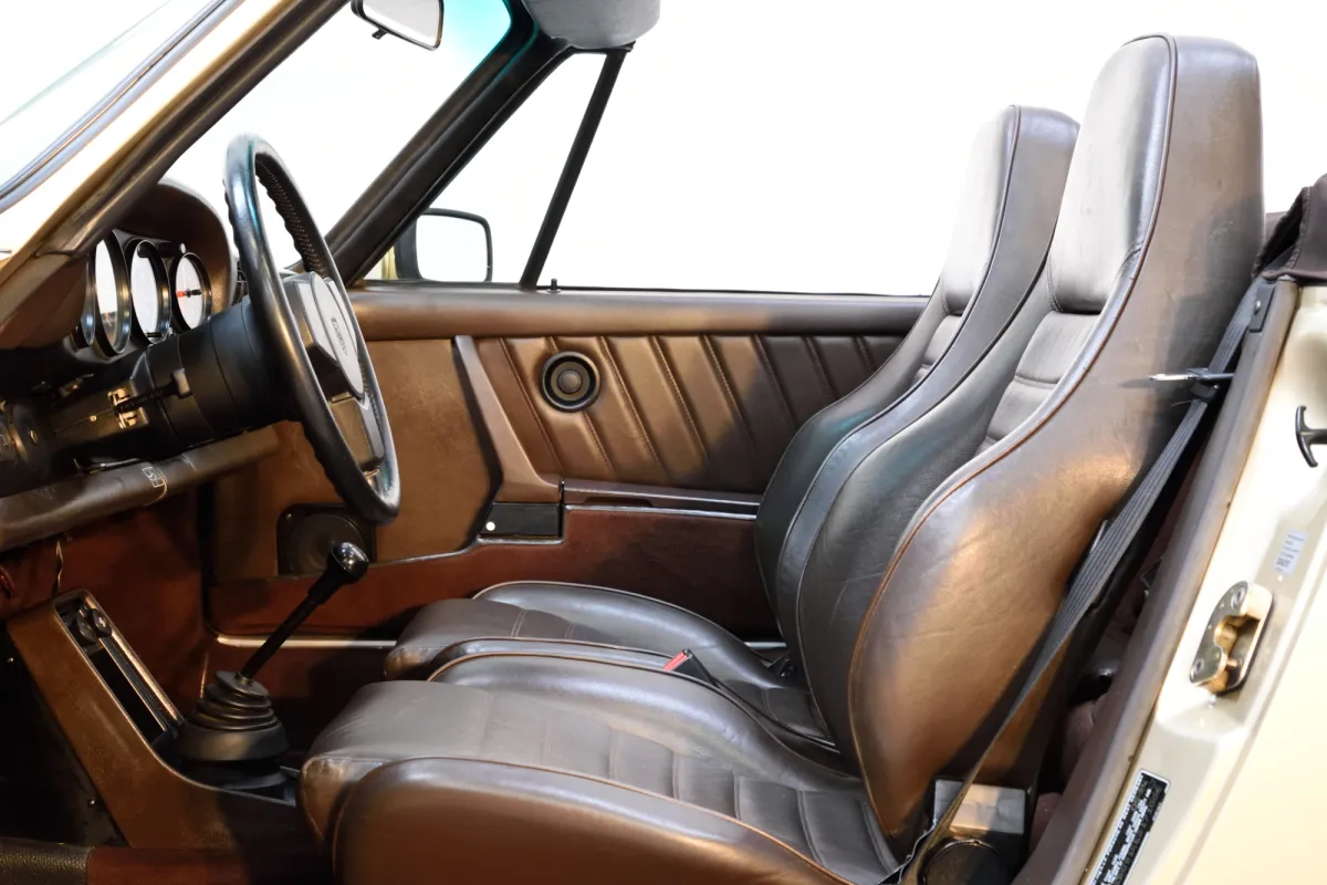 Porsche 911 light bronze