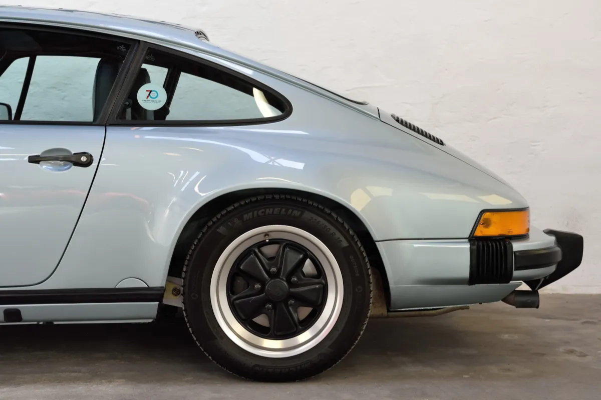 Porsche 911 lagunengrün