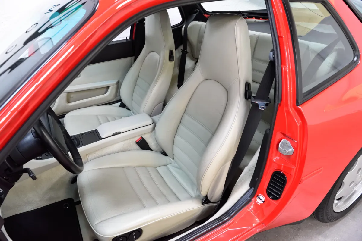 Porsche 944 S2