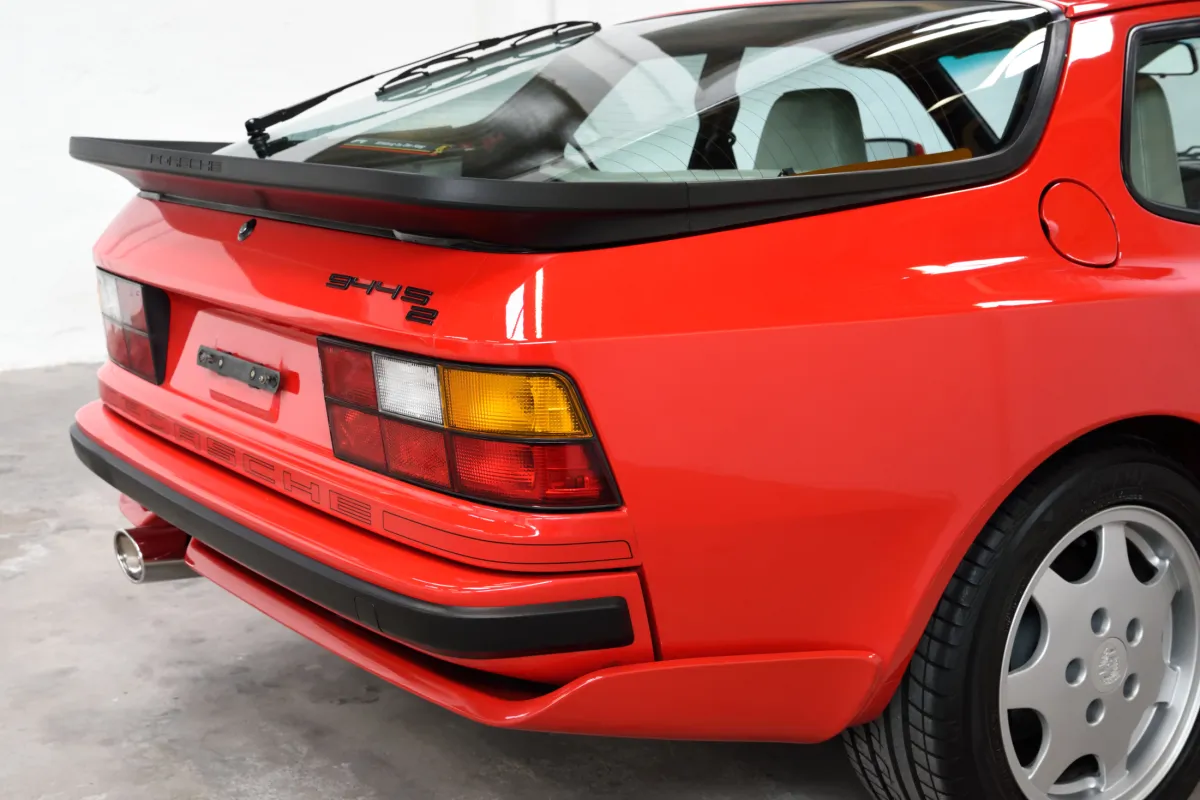 Porsche 944 S2