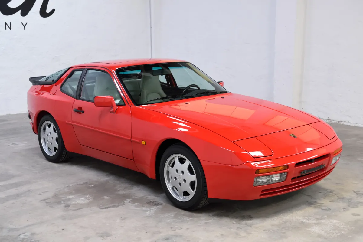 Porsche 944 S2