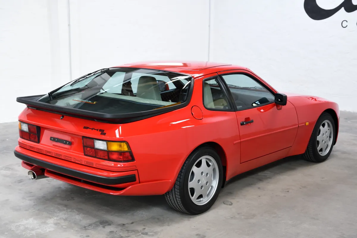 Porsche 944 S2