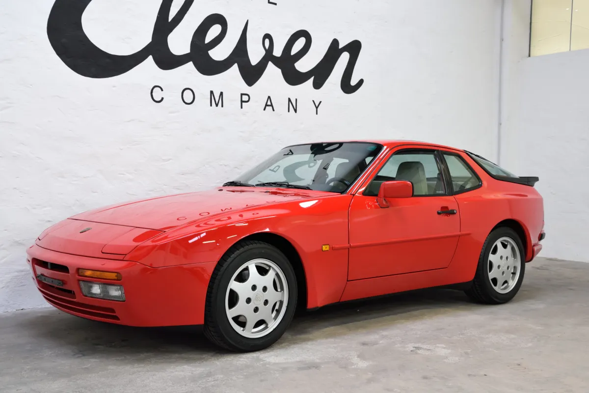 Porsche 944 S2