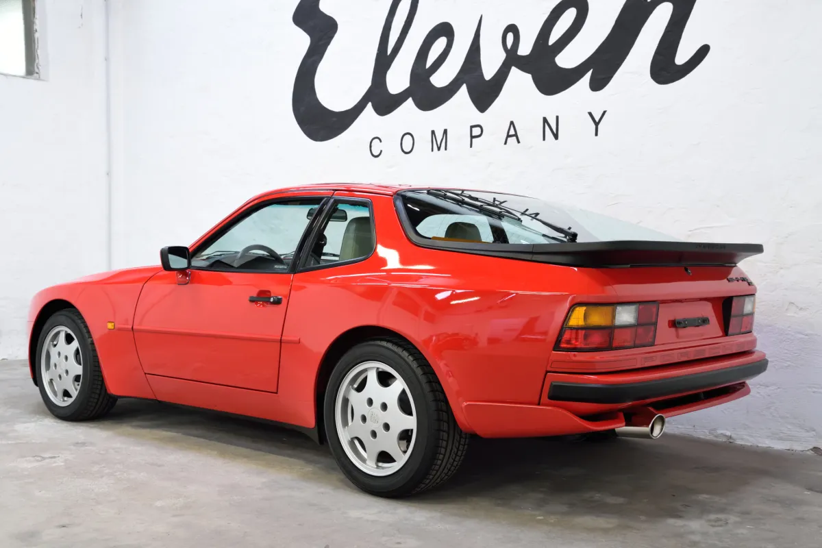 Porsche 944 S2