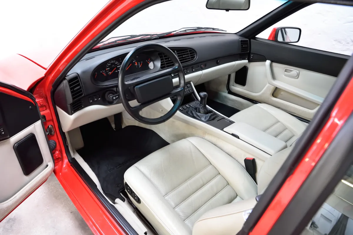 Porsche 944 S2