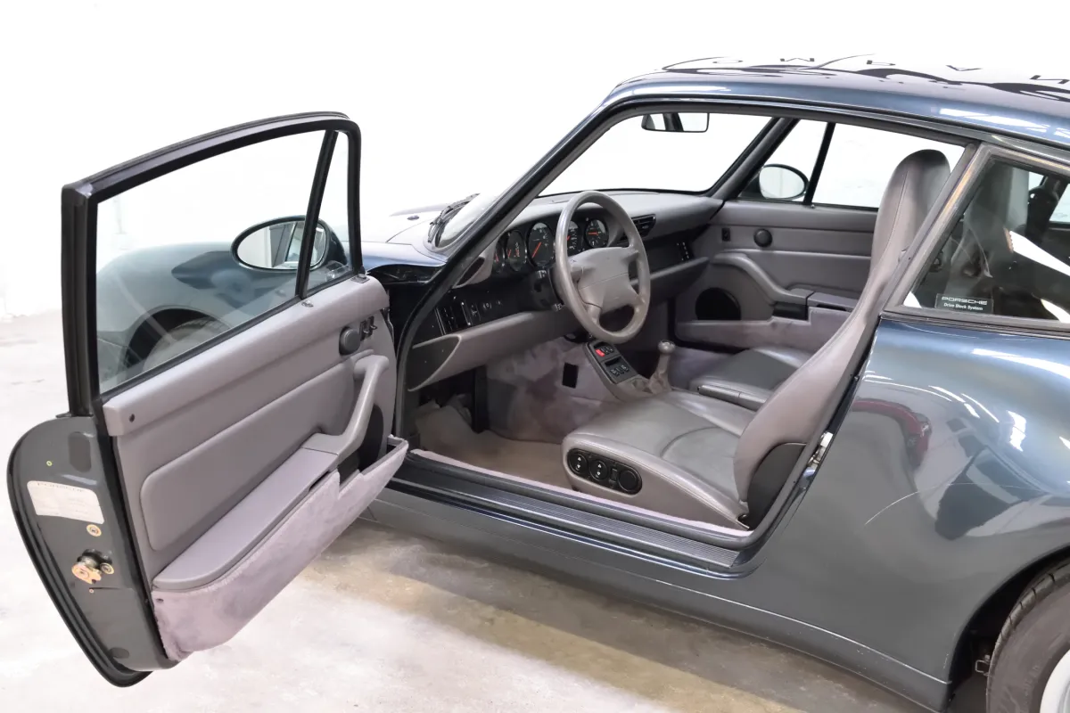 Porsche 993 Carrera aventura