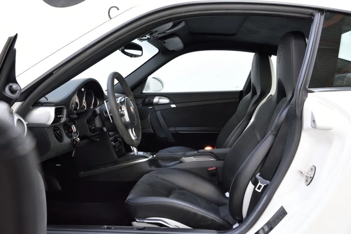 Porsche 997 Carrera GTS