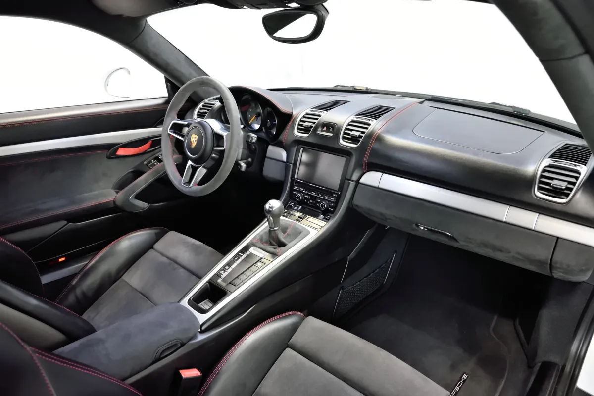 Porsche Cayman GT4