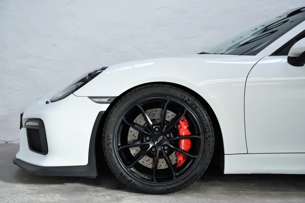 Porsche Cayman GT4