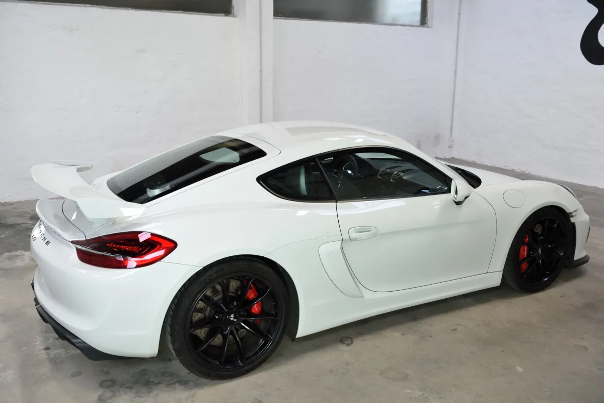 Porsche Cayman GT4