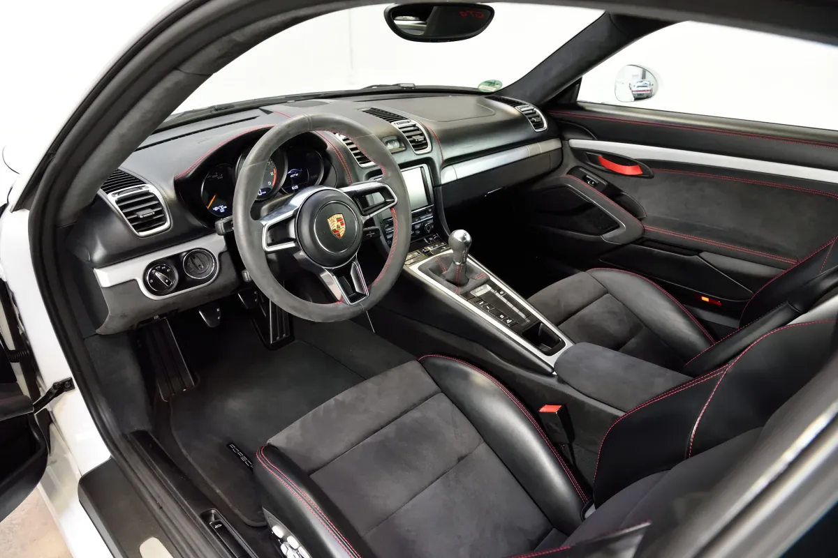 Porsche Cayman GT4