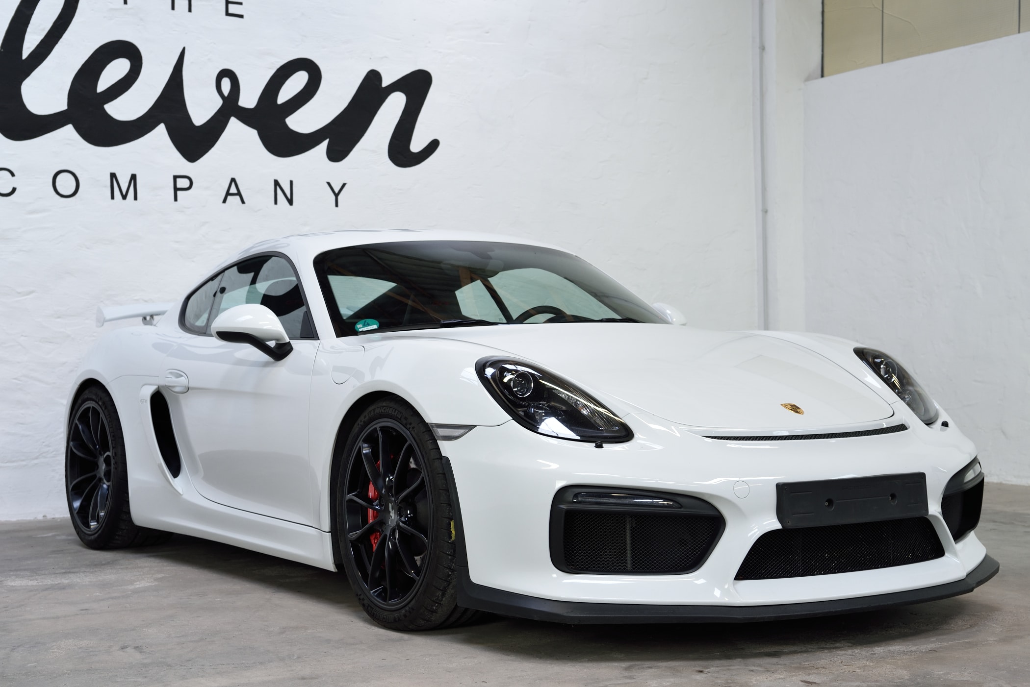 https://the11company.de/wp-content/uploads/2020/02/Porsche-Cayman-GT4-weiß-14.jpg
